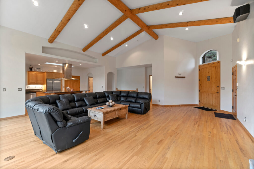 Red oak vs white oak hardwood floors in Albany, CA